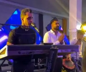 آواز شاد؛ این آقای خواننده نما طوری تو عروسی خوند که همزمان نیاز به مترجم کار بلد هست