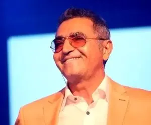 آواز احساسی؛ فریدون آسرایی تو ماشین لوکسش و کوچه های کانادا خوشگل عاشق خوند شنیدنی