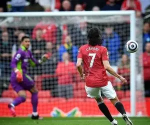 (ویدیو) سوپر گل ادینسون کاوانی از وسط زمین!