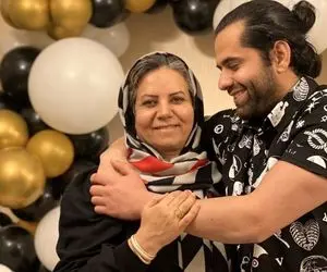 آواز احساسی؛ همخوانی پر از عشق و شیطونی رضا بهرام و مامانش فقط نگاه هاشون