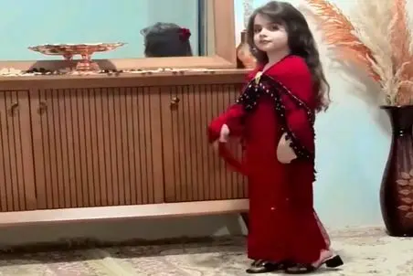 آواز محلی؛ دختربچه چنان با فخر و غرور کردی میرقصه که شوکه ات میکنه