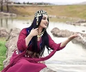 آواز محلی؛ آهنگ پر سوز و گداز کردی که وسط دریا خونده شده حالت خوبم باشه بد میشه