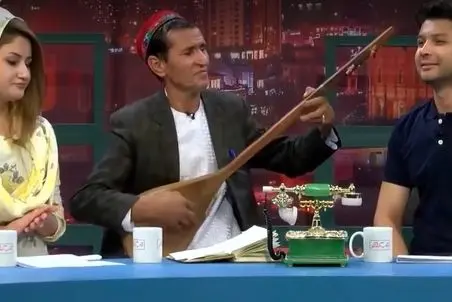 آوز محلی؛ مرد افغانی یجور میخونه که هم خوندنش شاخ در بیاره و هم نوازندگیش