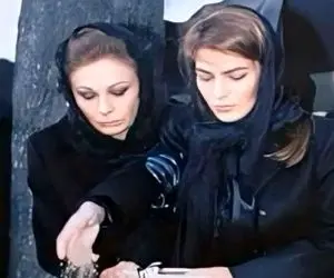 سفر به ایام قدیم سال 1387؛ فرح دیبا با ظاهری ژولیده سرمزار لیلا پهلوی