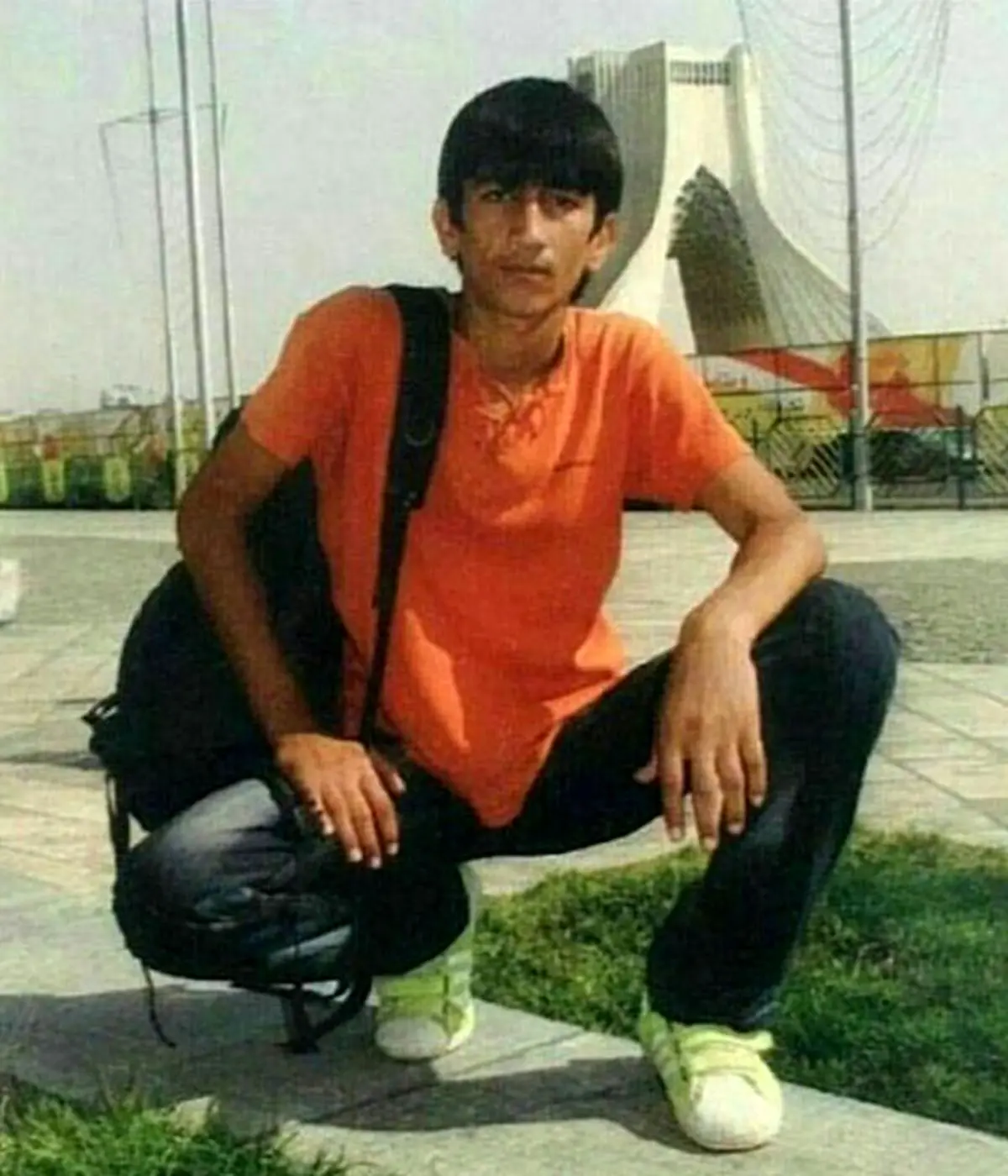 6873