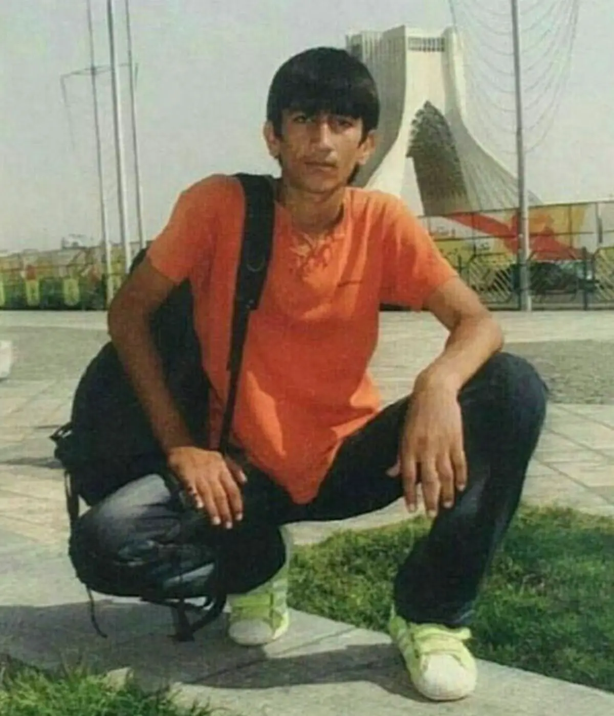 6873