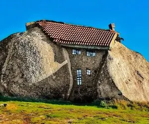 معماری خلاقانه؛ وسط بیابون سنگ رو تراشید خونه ساخت اعیونی تا کومودو نخورتش