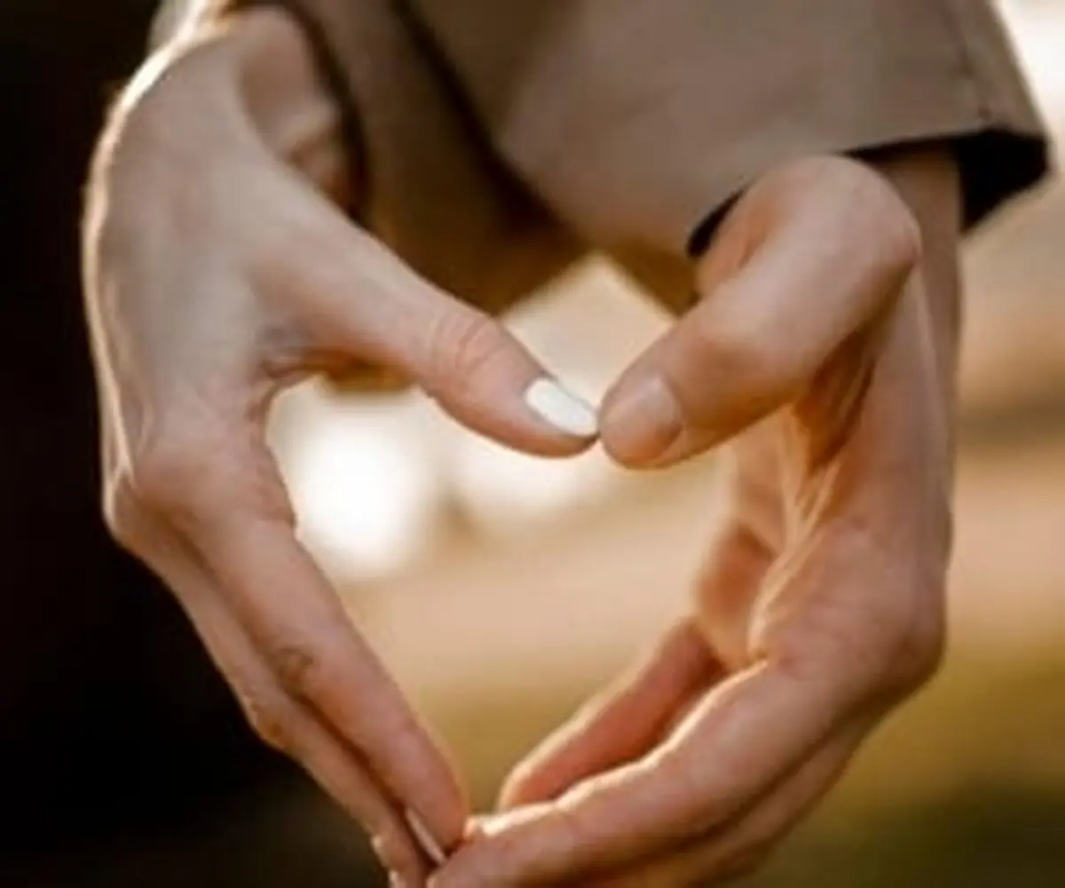 نشونه های عشق پنهانی