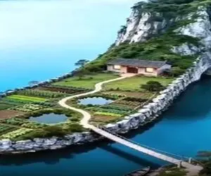 معماری خلاقانه؛ جزیره شخصی ساخت وسط دریامحصول کشاورزیم میکاره از دنیای بیرون بی نیازه