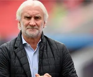 تمدید قرارداد اسطوره با مانشافت