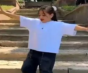 آواز شاد؛ رقص دختربچه بلاگر اینستا بلا و شیطون با آهنگ شینقیلی نانای واسه داداشش