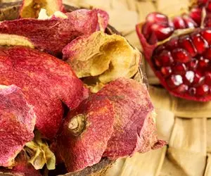 پاییزه و فصل انار، اما پوستش رو دور نریز باهاش بمب سلامت پوست و مو بساز 