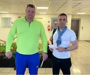 (عکس) سرمربی خوش هیکل تیم ملی والیبال وارد ایران شد