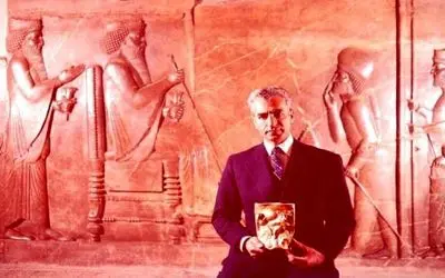 سفر به قدیم الایام؛ محمدرضا پهلوی شاه متکبر با نگاهی خودپرستانه و کوزه به دست