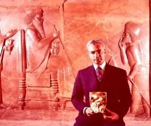 سفر به قدیم الایام؛ محمدرضا پهلوی شاه متکبر با نگاهی خودپرستانه و کوزه به دست